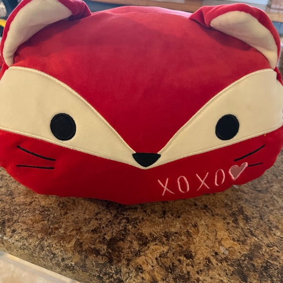 - Lexi the Red Fox Valentine Squishmallows - Picture 1 of 2